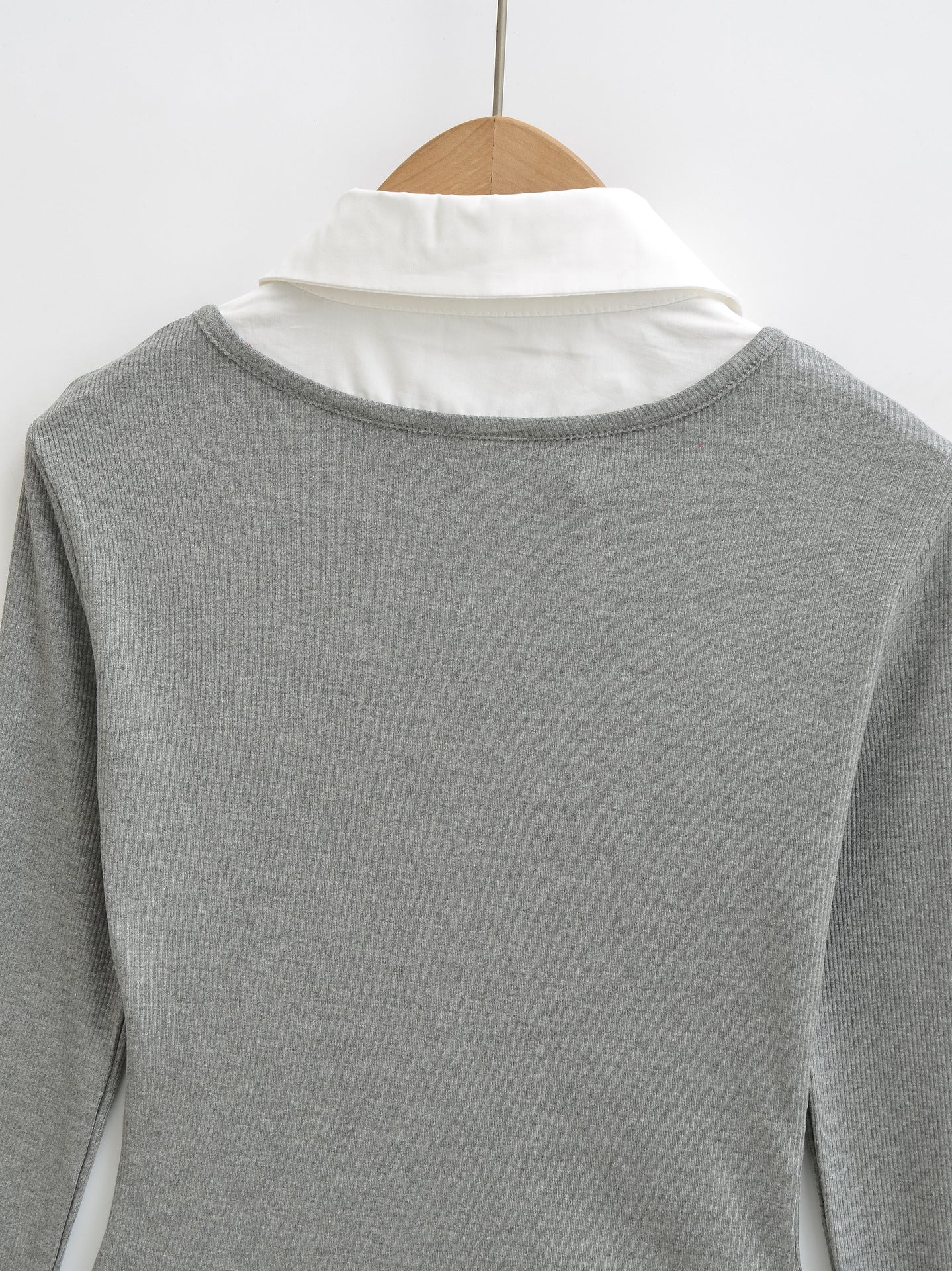 Slim fit long sleeved pullover T-shirt top